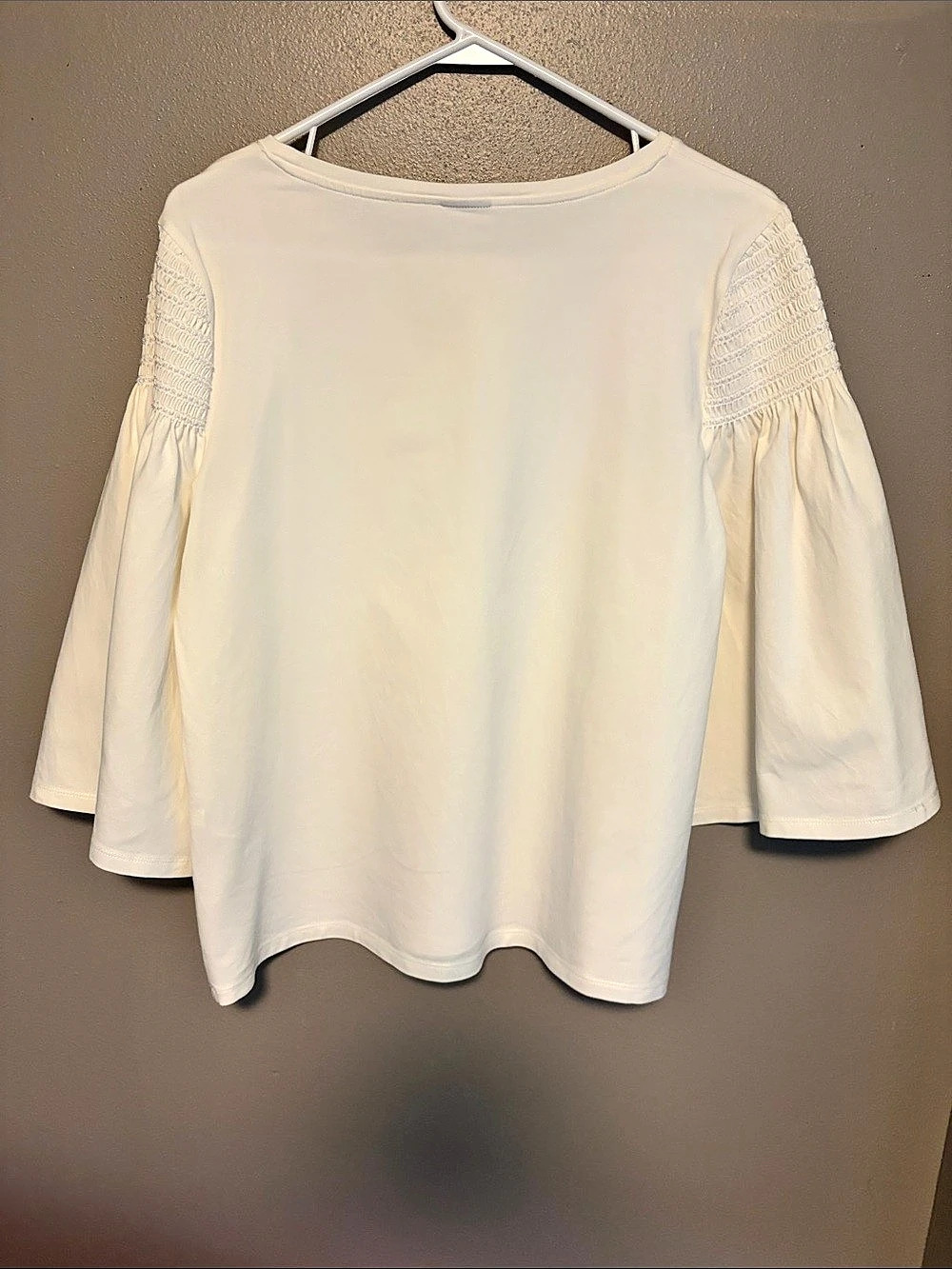 Chicos Smocked Shoulder Blouse in White Size 2 Like New